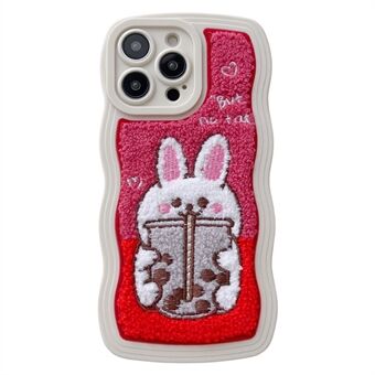 Til iPhone 13 Pro Max 6,7 tommer Milk Tea Animal Pattern Brodery TPU + PC Hybrid Case Wavy Edge Soft Plys Vinter Telefon Cover Shell