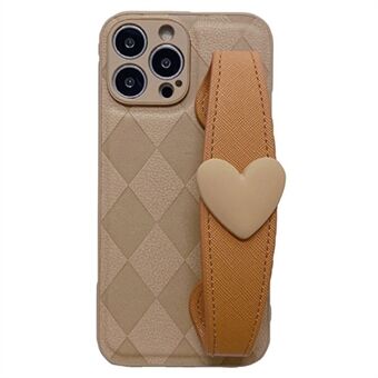 Bagsideskal til iPhone 13 Pro Max 6,7 tommer, Rhombus -præget PU-læderbelagt PC+TPU-telefoncover med Love Heart-armbånd